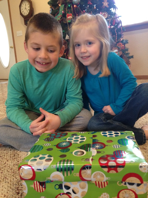 The kids consider what they can give to Jesus this Christmas.